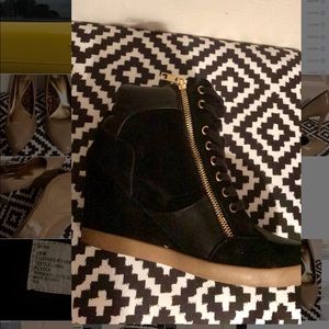 Steve Madden Aura Wedged Sneaker